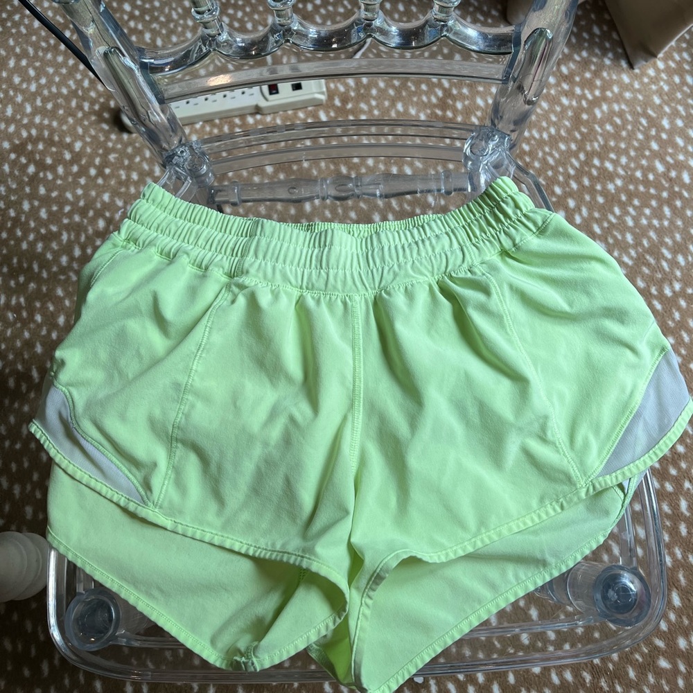 Run Hot Hotty Hot Low-Rise Lined Short 2.5" LuLulemon